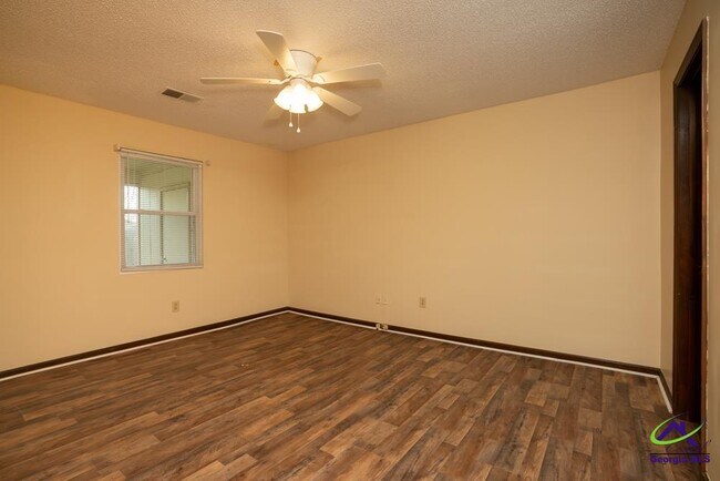 Building Photo - 420 Westcliff Cir