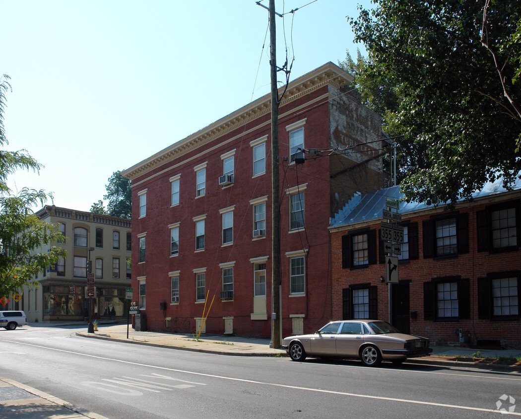 Building Photo - 201 S Market St