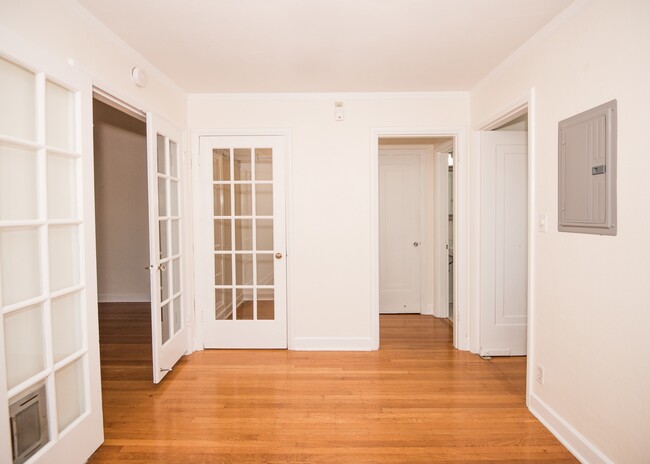 Building Photo - Sandringham Apartments