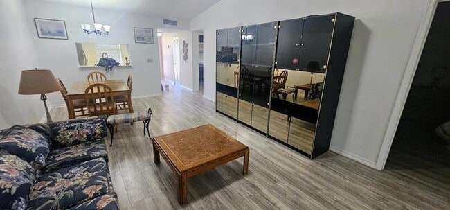 Foto del edificio - 3061 Holiday Springs Blvd