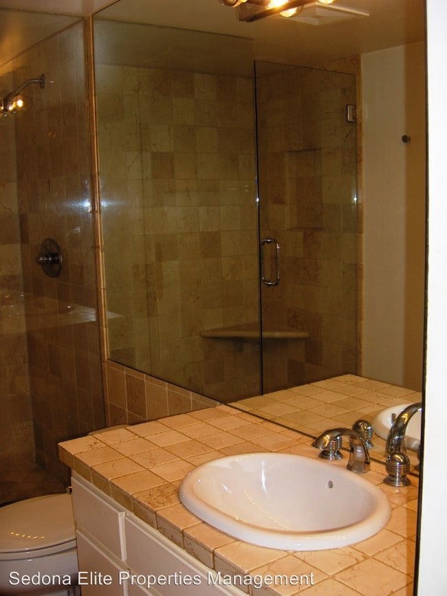 Building Photo - 1 br, 1 bath House - 230 SUNSET DRIVE, UNIT 5