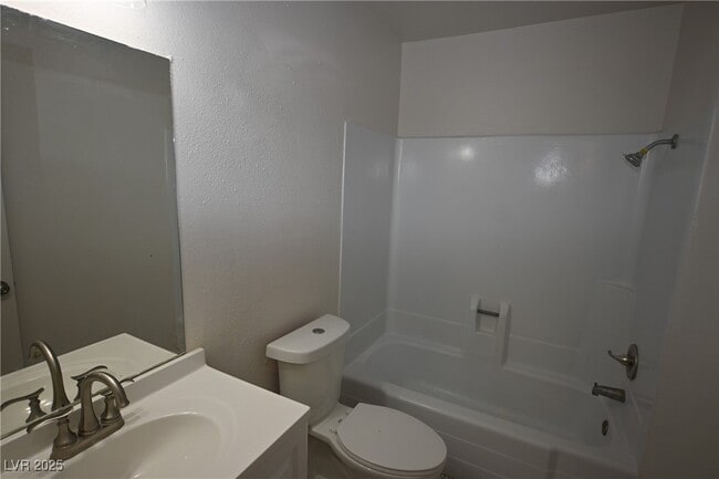 Building Photo - 1512 Cobb Ln