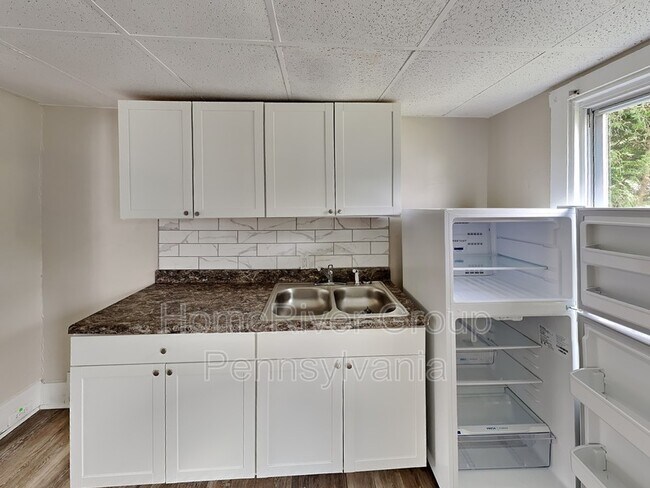 Building Photo - 511 Spear Way