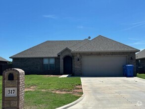 Building Photo - 317 Northeast Mountain Meadow Drive