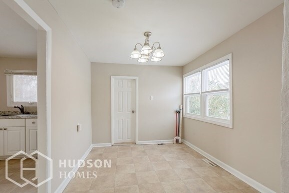 Building Photo - 330 Larch Ave