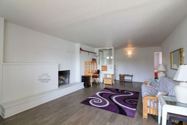 Building Photo - 1311 Goethals Dr