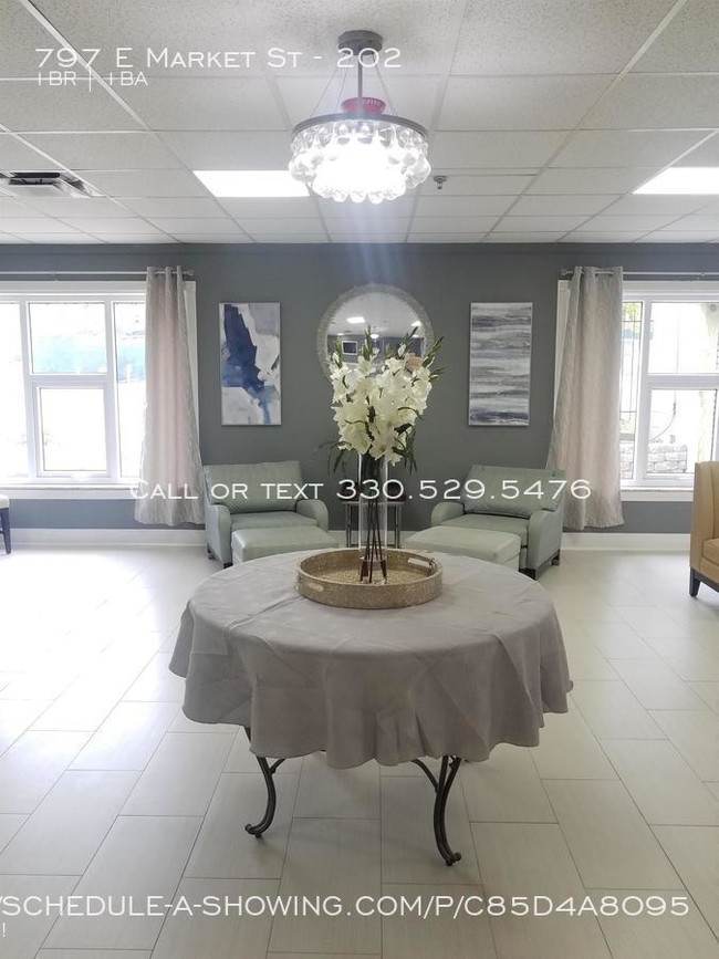 Foto del edificio - 797 E Market St