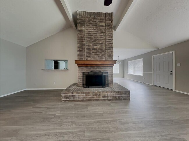 Building Photo - 3415 Carriage House Dr