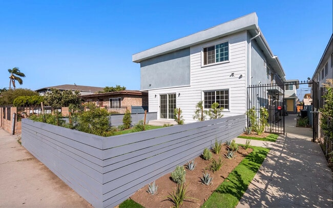 Building Photo - 1960 Sherbourne, Los Angeles, CA 90034