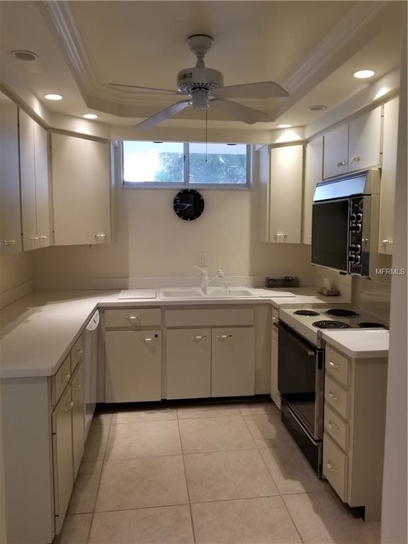 Foto del edificio - 100 Sands Point Rd