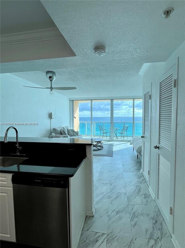 Building Photo - 2501 S Ocean Dr
