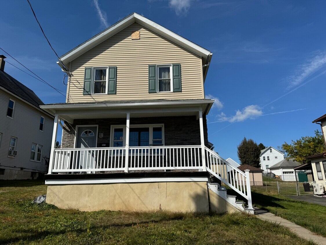 Primary Photo - 128 Harrison St