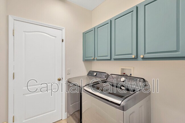 Building Photo - 19246 Meadow Pine Dr