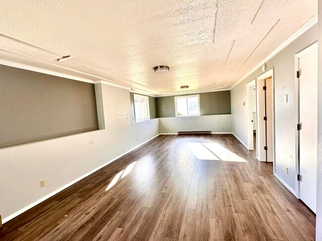 Building Photo - 1965 Mission Way S