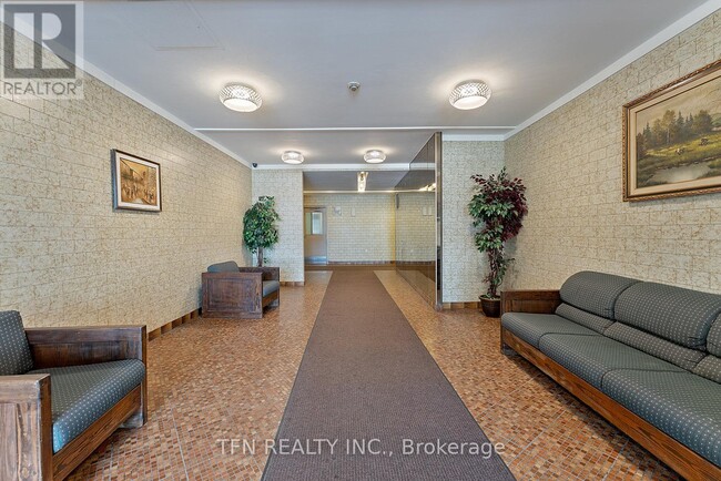 Building Photo - 10330 Yonge St