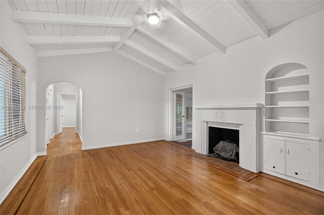 Foto del edificio - 9805 NE 4th Avenue Rd