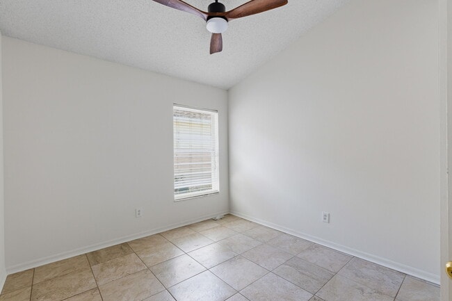 Foto del edificio - 8026 Waldorf Ct