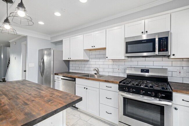 Foto del edificio - 885 Jaydee Ave