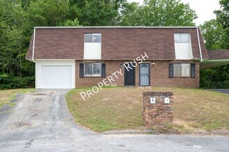 Building Photo - 2323 Green Forest Dr