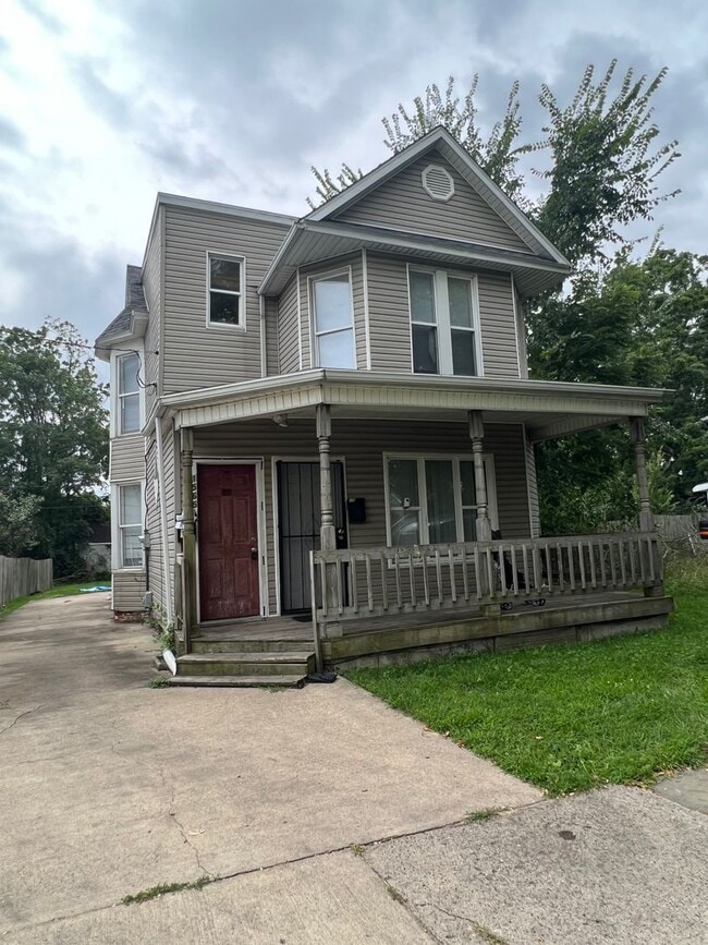 Building Photo - 1565 Jermain Dr