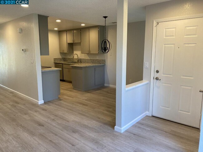 Building Photo - 3036 Fostoria Cir