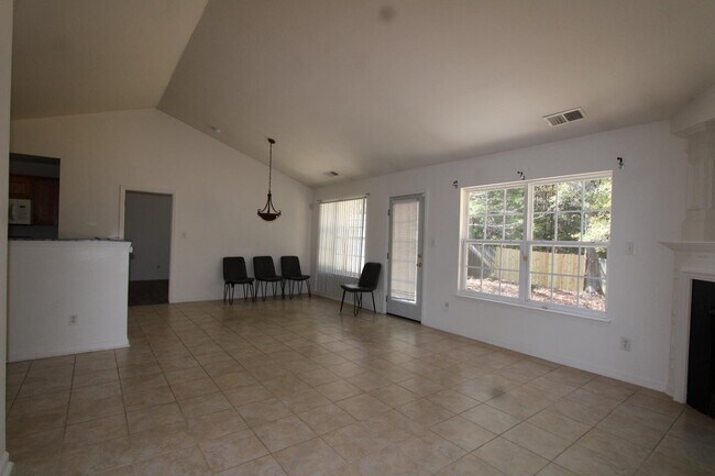 Foto del edificio - 2133 Rindle Dr