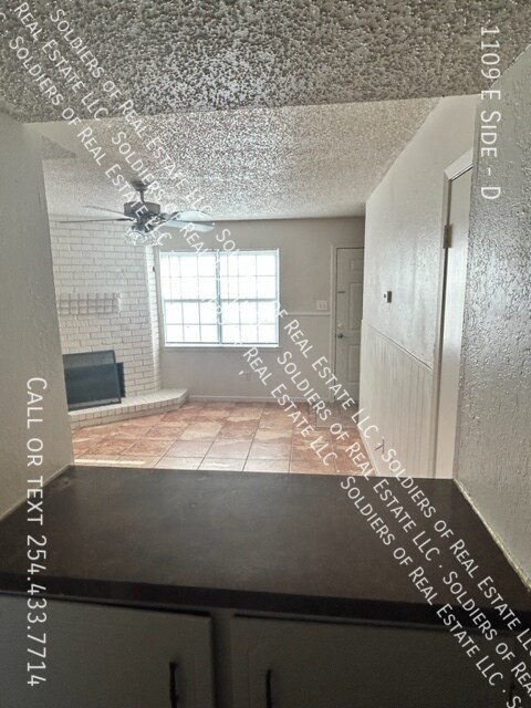 Building Photo - 1109 E Side-D