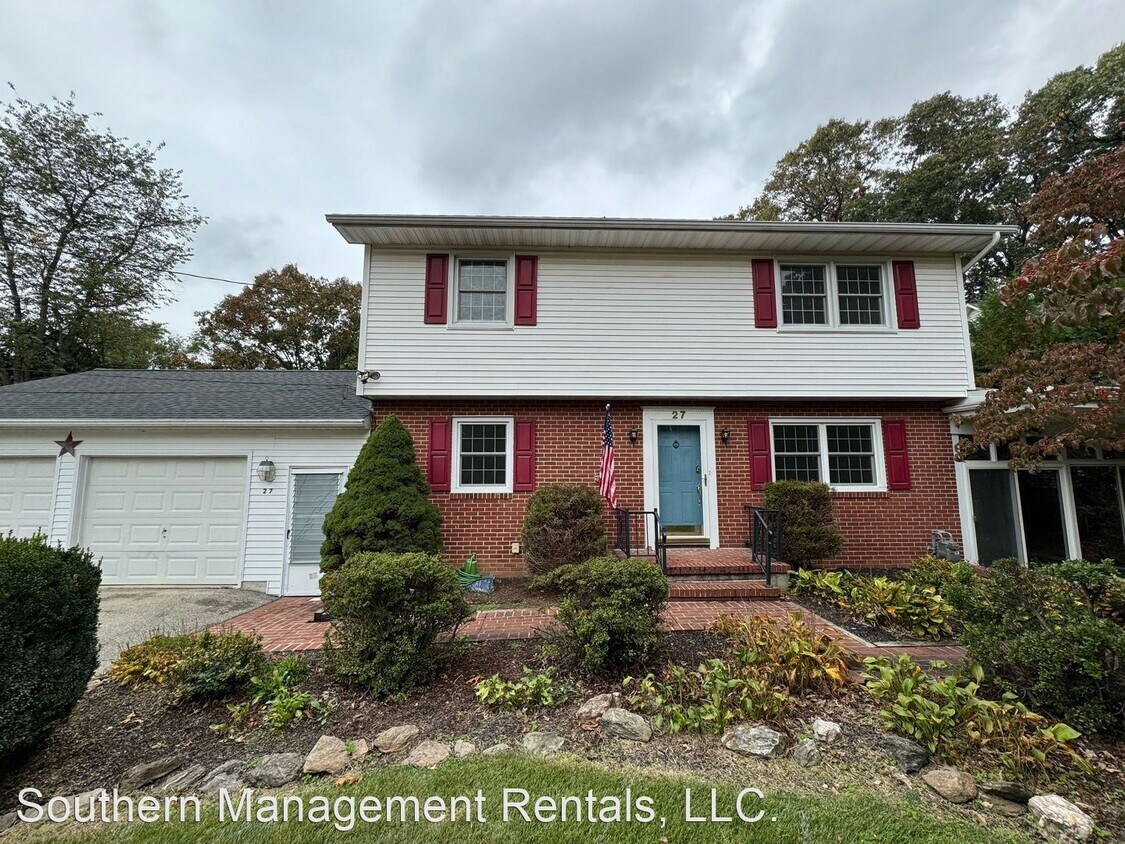 Primary Photo - 4 br, 2 bath House - 27 Springwood Ave.