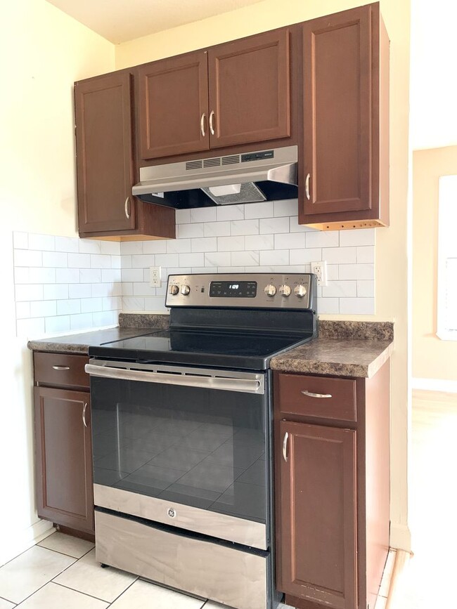 Foto del edificio - 2Bed 1 Bath Fenced Backyard!