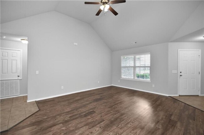 Building Photo - 1240 Lariat Dr