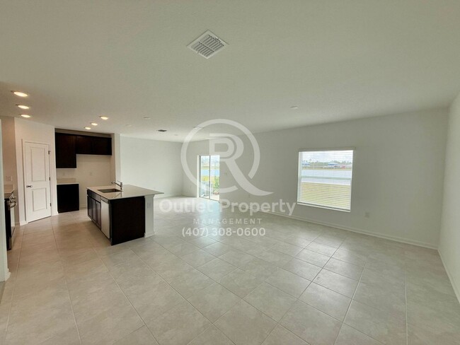 Foto del edificio - Fantastic 4 Bedrooms, 2.5 Bathrooms New Co...