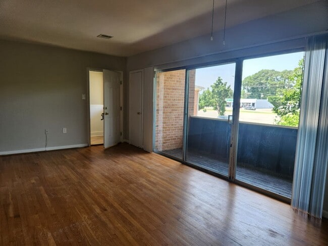 Building Photo - Executive Suites 2