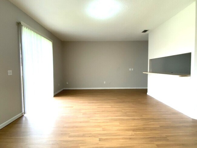 Foto del edificio - Spacious 3 Bedroom Port Orange Townhome!