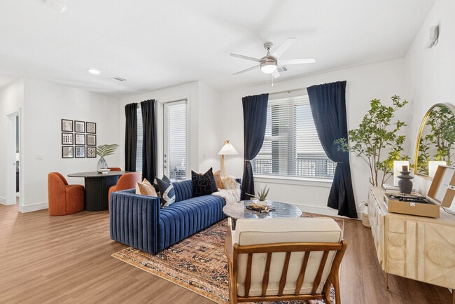 Building Photo - Bandera Ridge