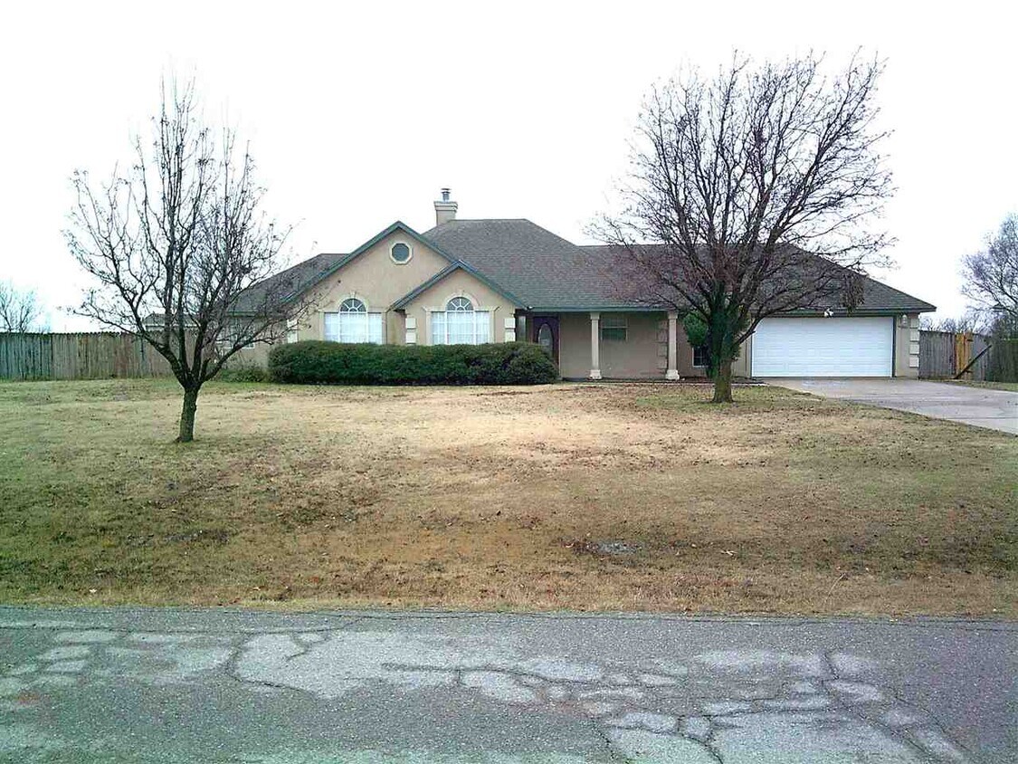 Primary Photo - 10 Valleybrook Dr