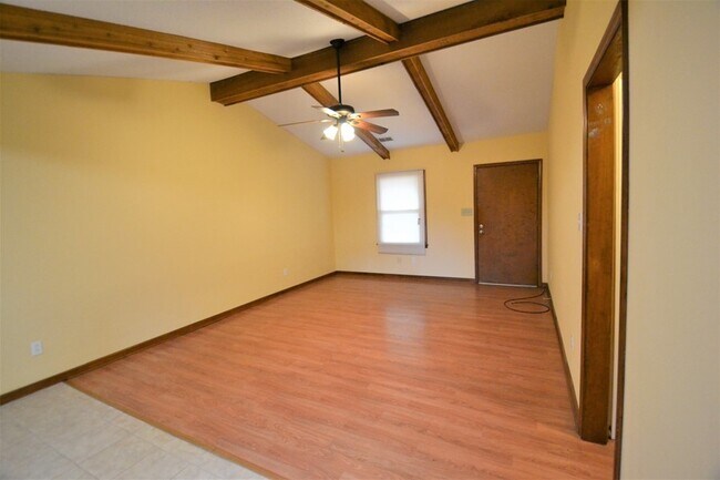 Building Photo - Cotswold Duplex