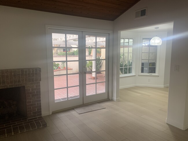 French Door, Dining Area - 6 Dover Plz