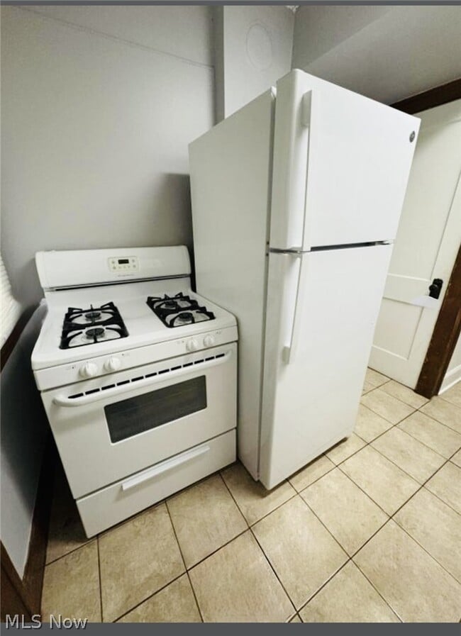 Building Photo - 1101 Estelle Ct SE