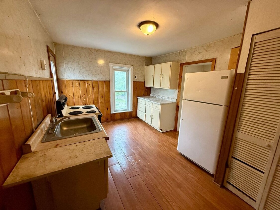Primary Photo - 516 Callon St