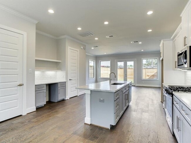 Building Photo - 3 Bedroom Single Family Home in Houston