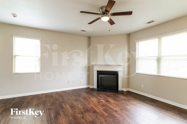Foto del edificio - 5519 Luther Ct