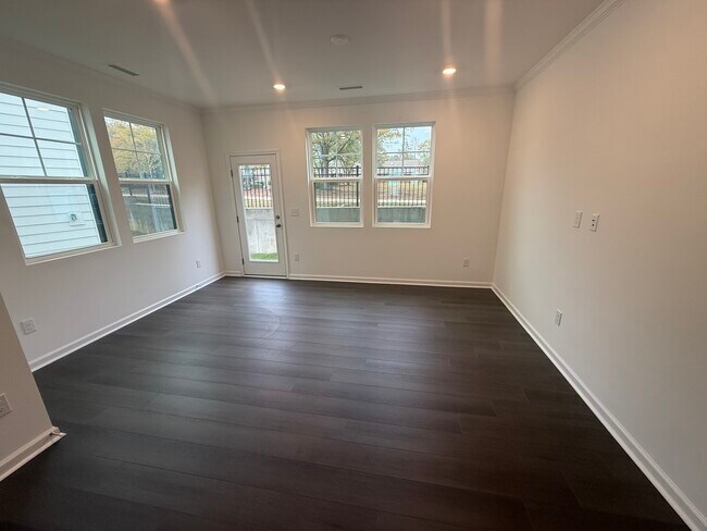 Foto del edificio - 1512 Crescent Townes Wy