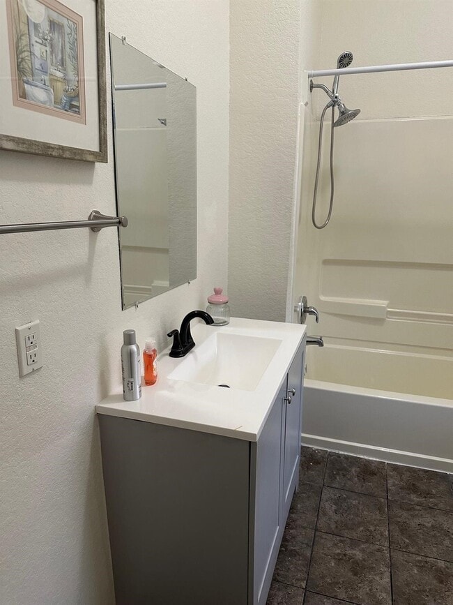 Building Photo - 114 17th St