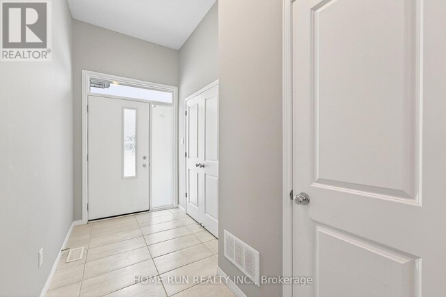 Photo du bâtiment - 866 Paseana Pl.