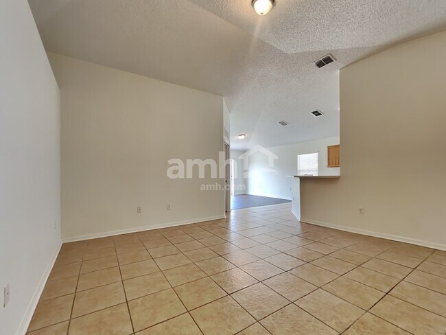 Foto del edificio - 8058 Misty Meadow Ct N