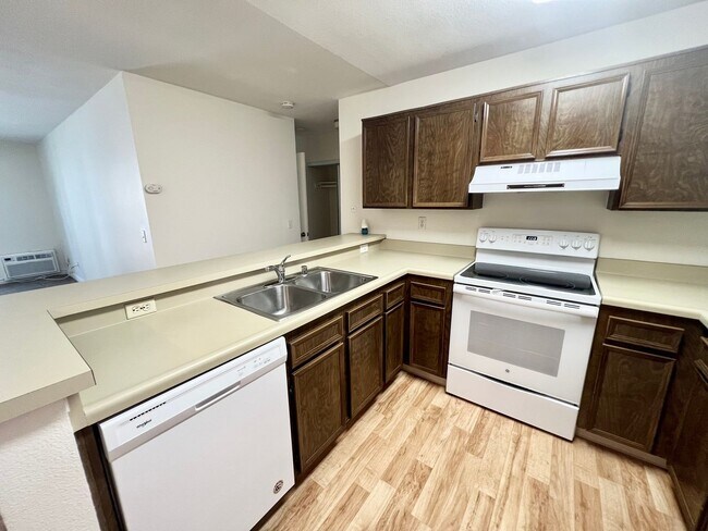 Building Photo - Mission Valley Condo for Rent | 1 Bed • 1 Bath | Resort-Style Community