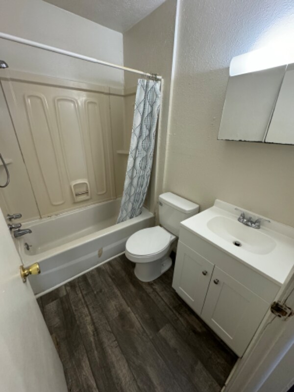 Foto del edificio - 214 Cross Lanes Dr