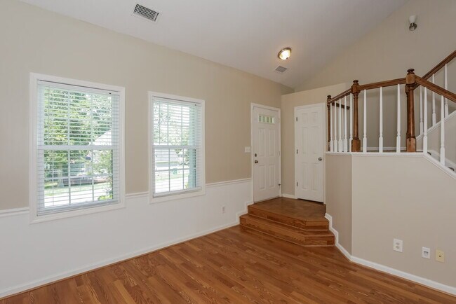 Building Photo - 2328 Torrington Ln