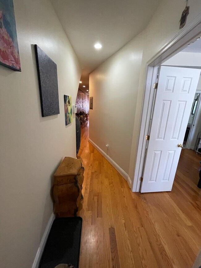 Building Photo - 407 P St NW