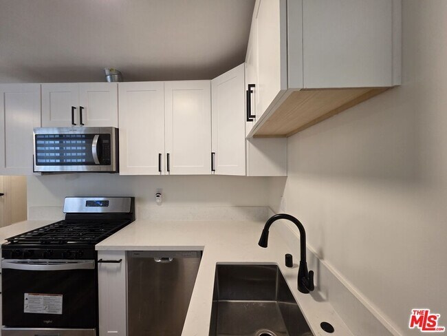 Foto del edificio - 1215 N Orange Grove Ave